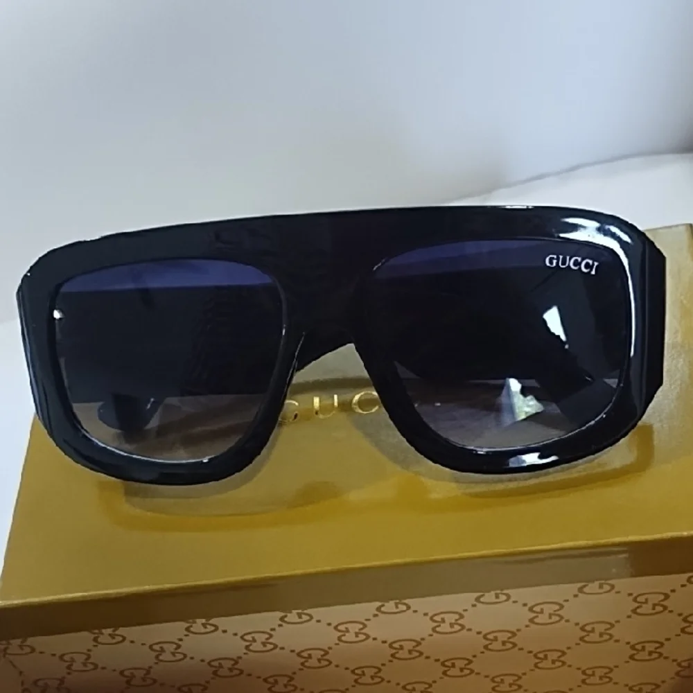 Gucci Black Sunglasses with Gold Case - Picture 2 of 10